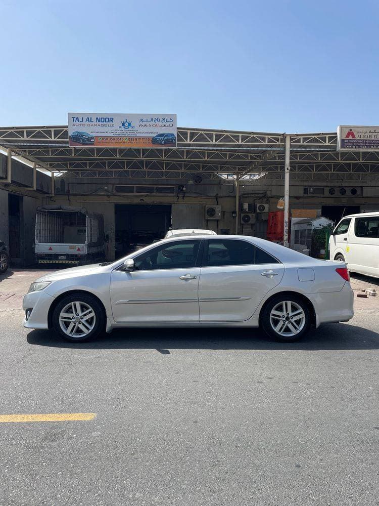 2015 Toyota Camry thumbnail 2