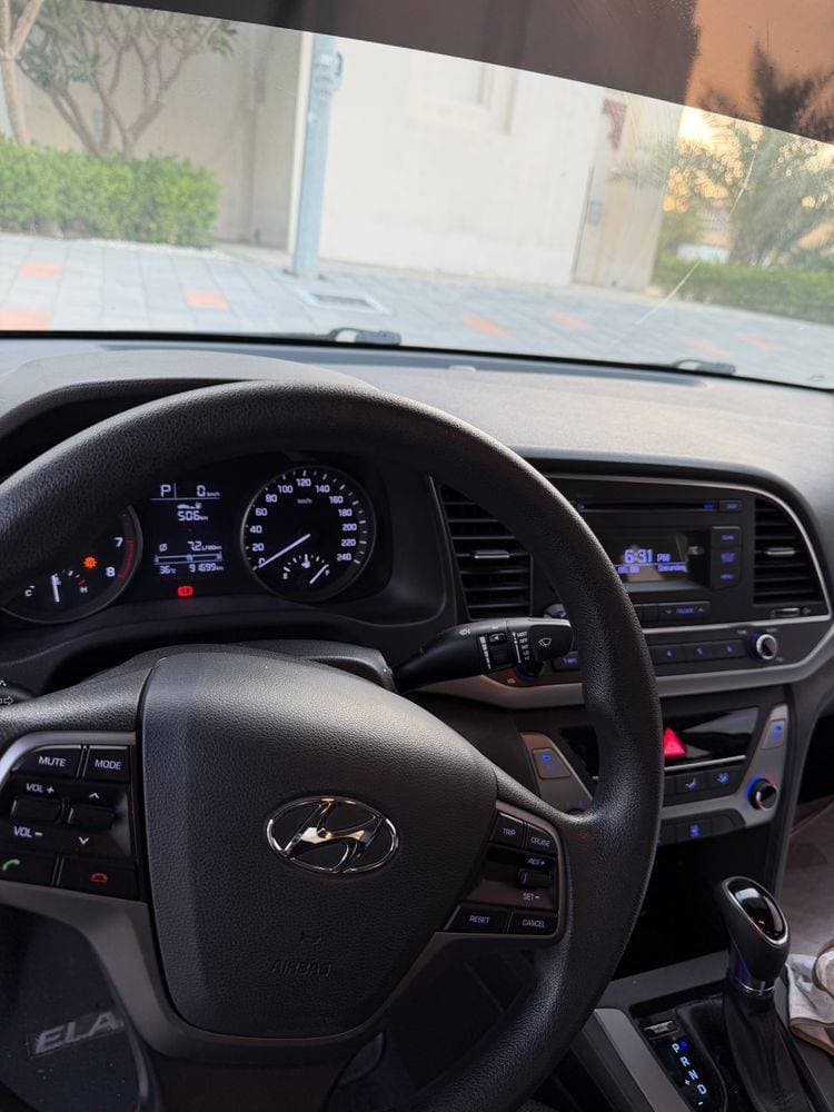 2017 Hyundai Elantra thumbnail 4