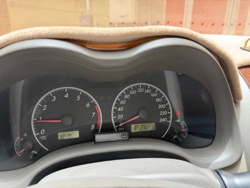 2010 Toyota Corolla thumbnail 3