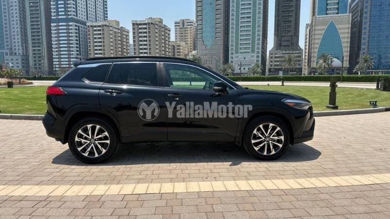 2023 Toyota Corolla Cross thumbnail 2