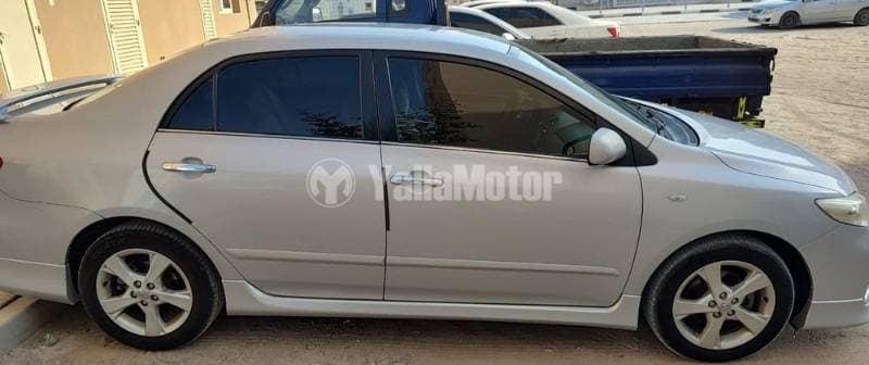 2013 Toyota Corolla thumbnail 3