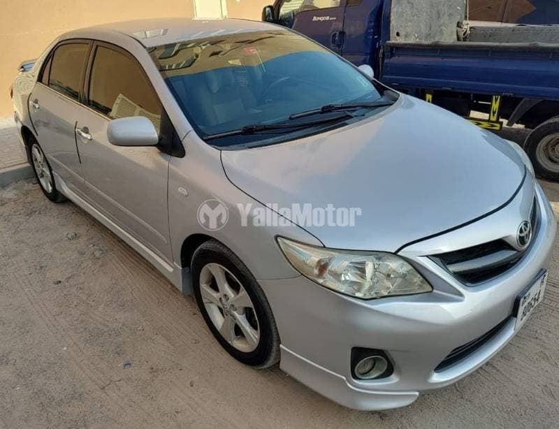 2013 Toyota Corolla thumbnail 2