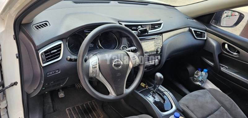 2016 Nissan Rogue thumbnail 5