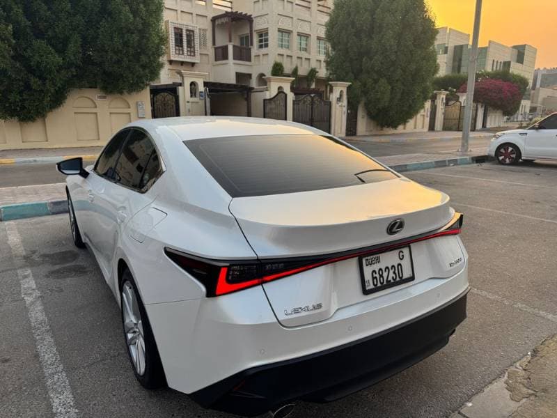 2023 Lexus IS-Series thumbnail 3
