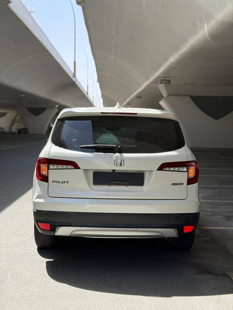 2019 Honda Pilot thumbnail 2