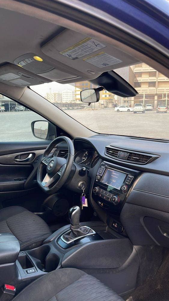 2020 Nissan Rogue thumbnail 3