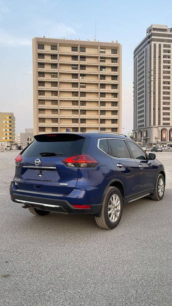 2020 Nissan Rogue thumbnail 2