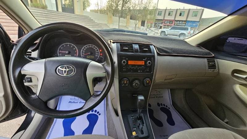 2013 Toyota Corolla thumbnail 3