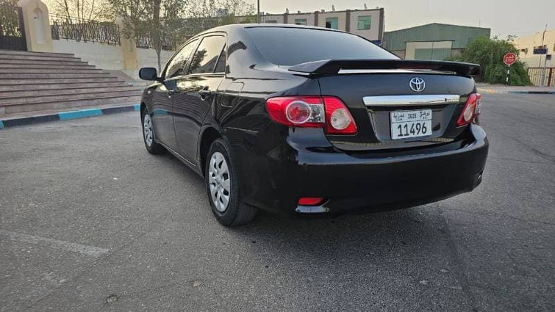 2013 Toyota Corolla thumbnail 2