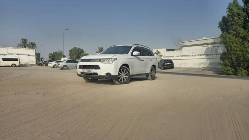 2014 Mitsubishi Outlander thumbnail 2