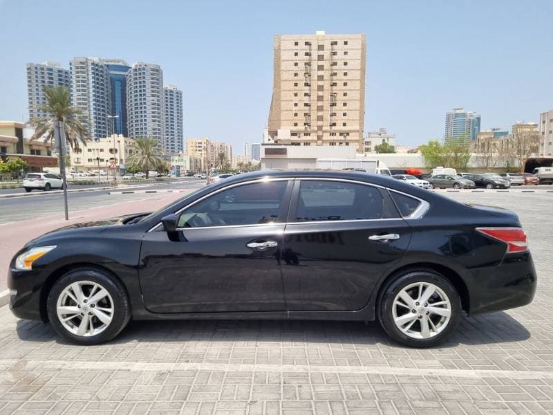 2016 Nissan Altima thumbnail 2