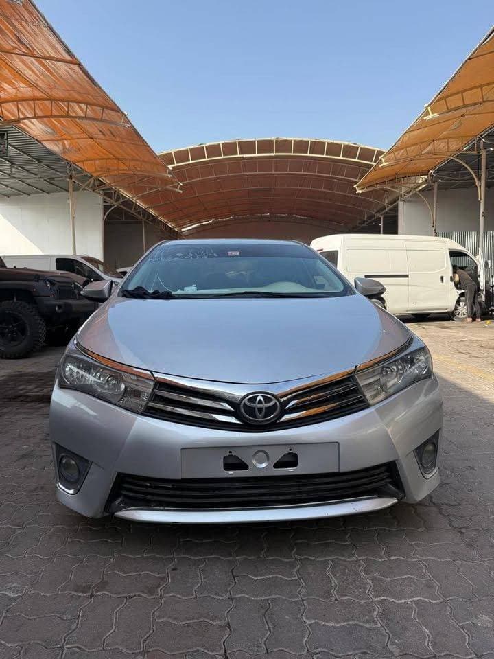 2015 Toyota Corolla thumbnail 2