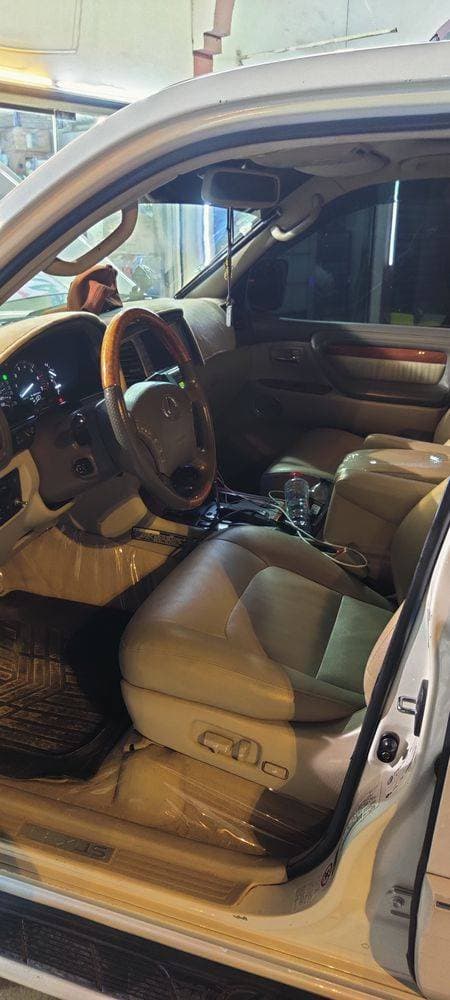 2005 Lexus LX thumbnail 4