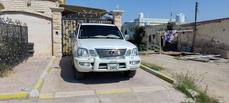 2005 Lexus LX thumbnail 3