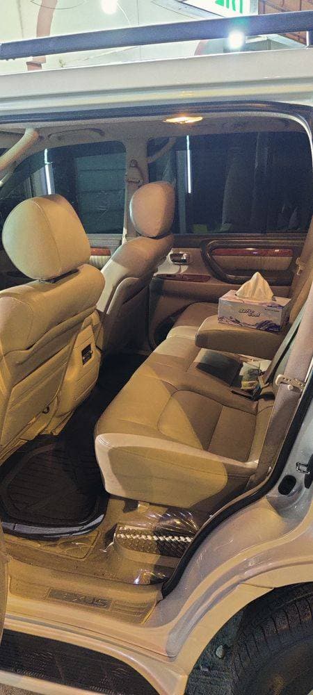 2005 Lexus LX thumbnail 5