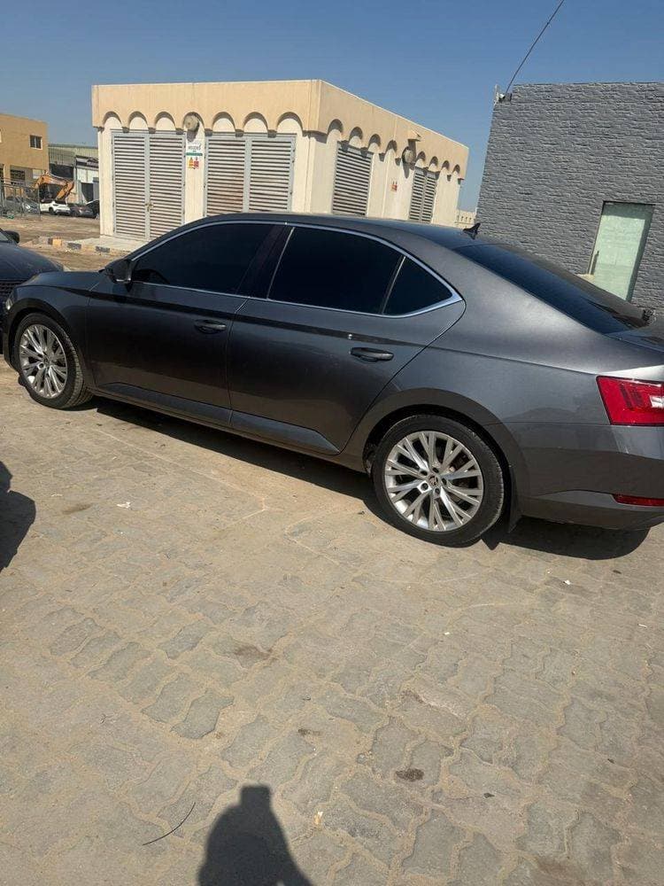 2022 Skoda Superb thumbnail 4