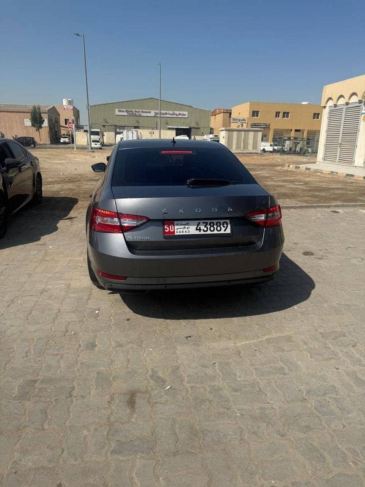 2022 Skoda Superb thumbnail 2