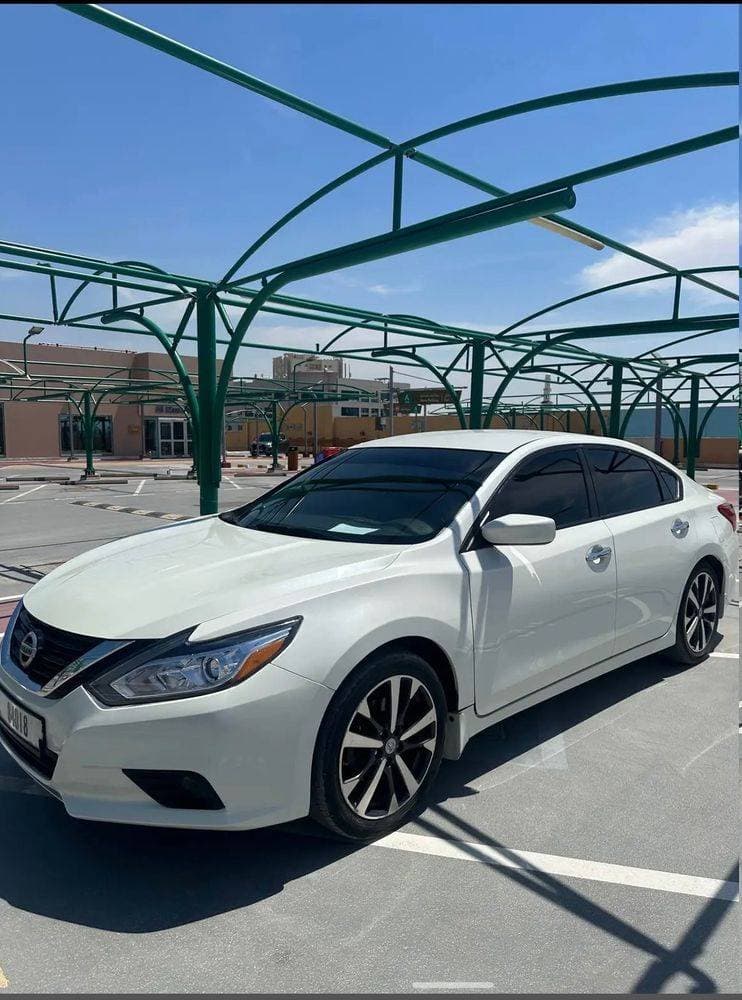 2016 Nissan Altima thumbnail 2