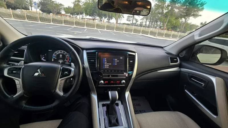 2022 Mitsubishi Montero Sport thumbnail 4