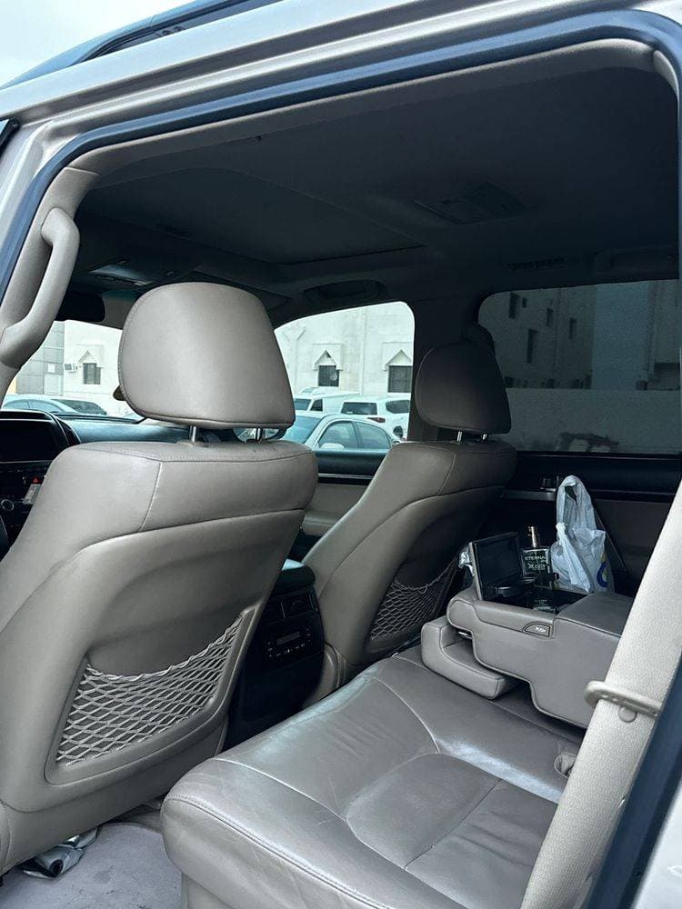 2010 Toyota Land Cruiser thumbnail 4