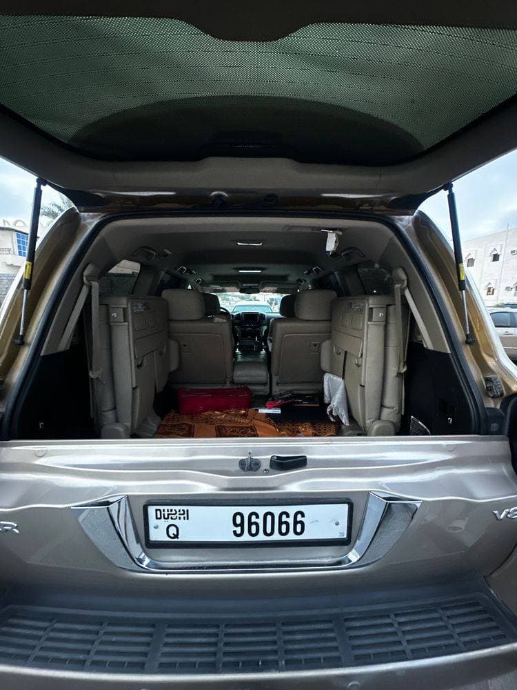 2010 Toyota Land Cruiser thumbnail 5