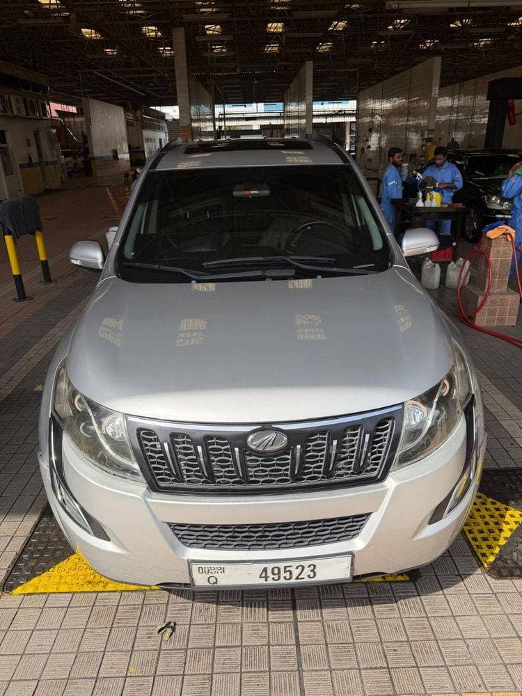 2018 Mahindra XUV500 thumbnail 2