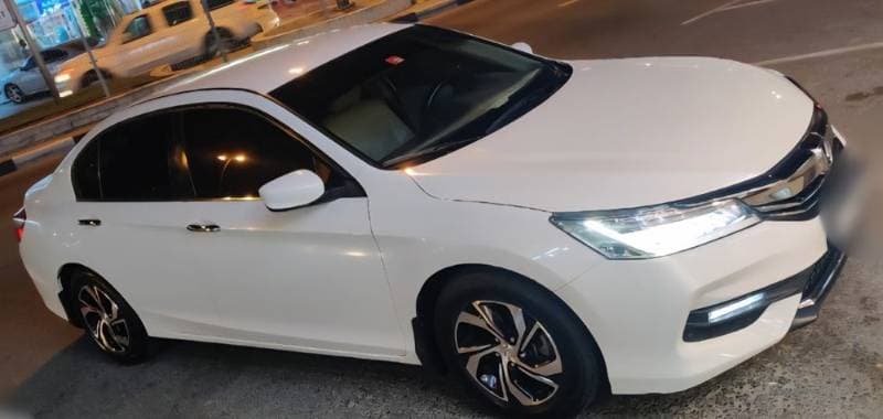 2017 Honda Accord thumbnail 4