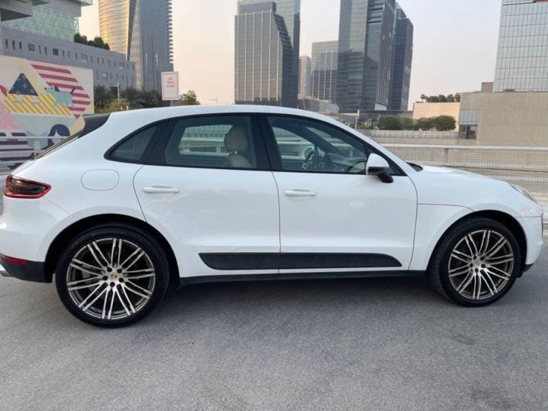 2018 Porsche Macan thumbnail 4