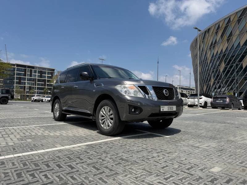 2014 Nissan Patrol thumbnail 3