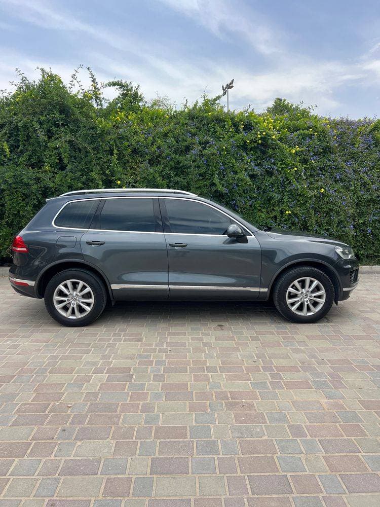 2016 Volkswagen Touareg thumbnail 4