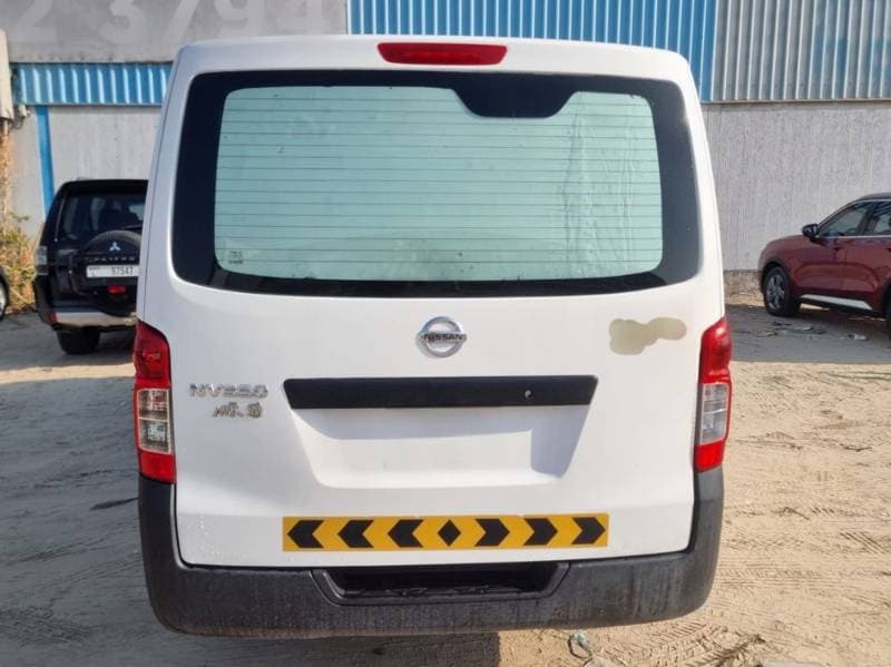 2018 Nissan Urvan thumbnail 3