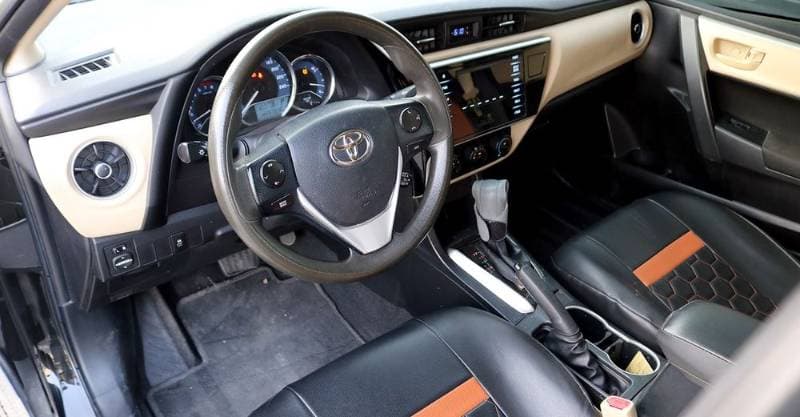 2017 Toyota Corolla thumbnail 3
