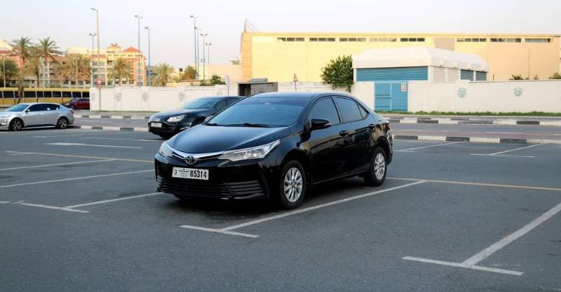 2017 Toyota Corolla thumbnail 2