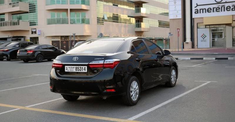 2017 Toyota Corolla thumbnail 4
