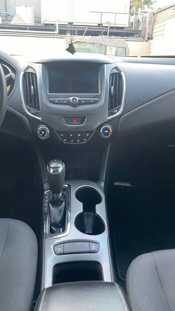 2019 Chevrolet Cruze thumbnail 4
