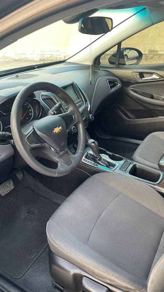 2019 Chevrolet Cruze thumbnail 3