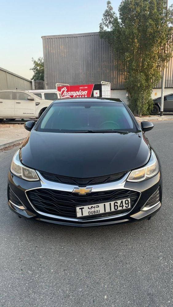 2019 Chevrolet Cruze thumbnail 2