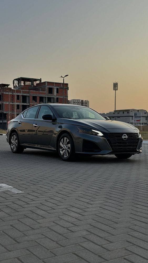 2024 Nissan Altima thumbnail 2