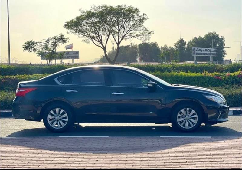 2018 Nissan Altima thumbnail 2