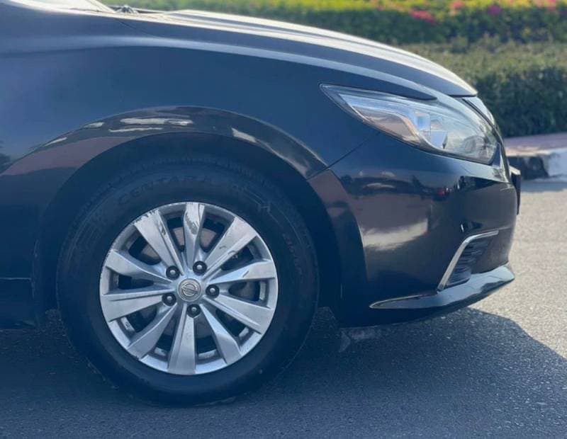 2018 Nissan Altima thumbnail 3
