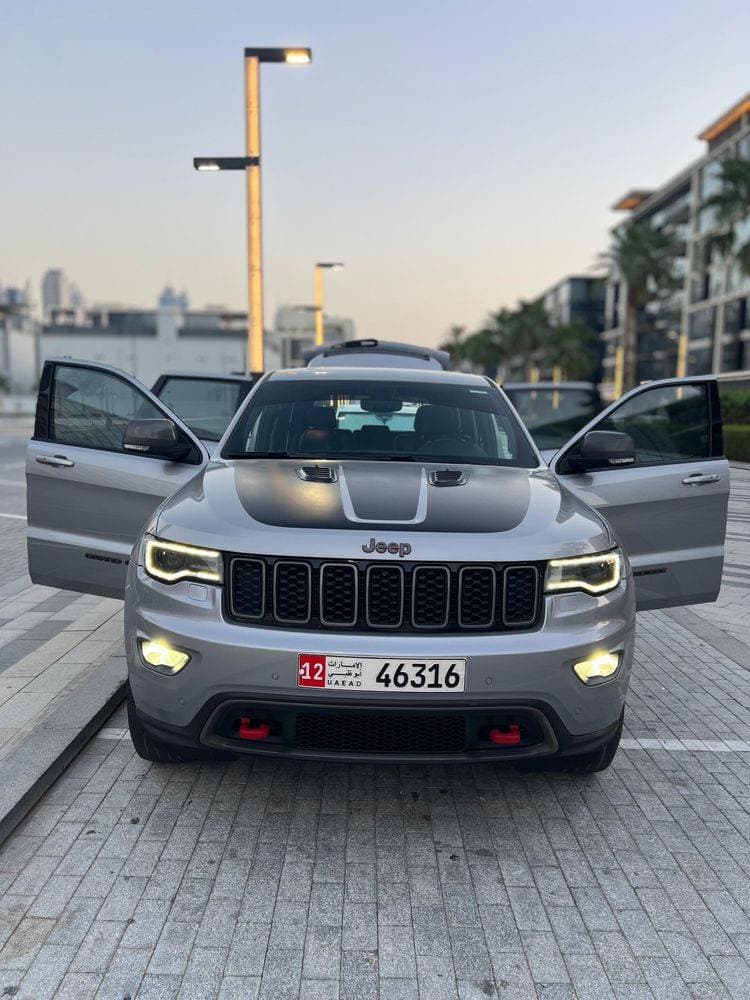 2017 Jeep Grand Cherokee thumbnail 2