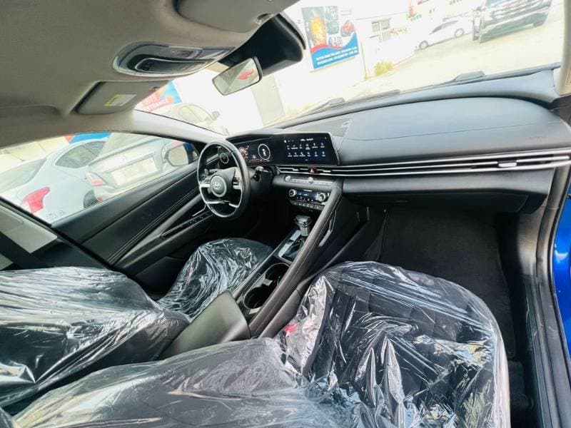 2023 Hyundai Elantra thumbnail 4