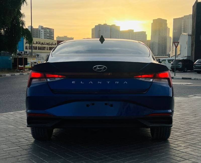 2023 Hyundai Elantra thumbnail 3