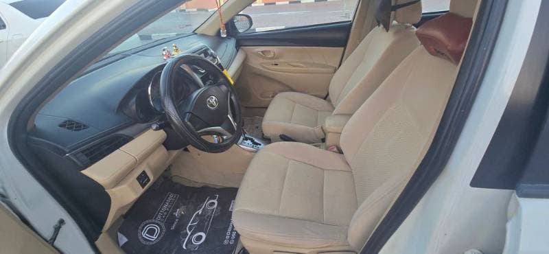 2015 Toyota Yaris Sedan thumbnail 3