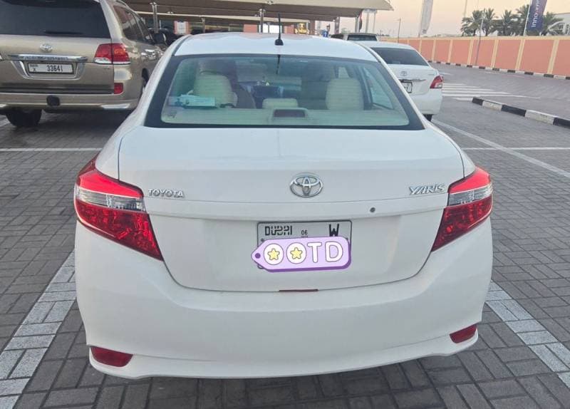 2015 Toyota Yaris Sedan thumbnail 2