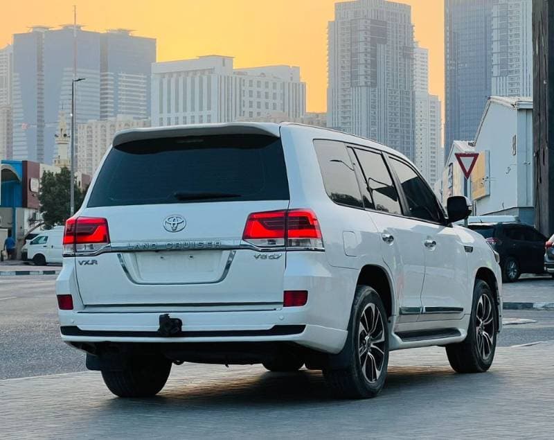 2013 Toyota Land Cruiser thumbnail 2