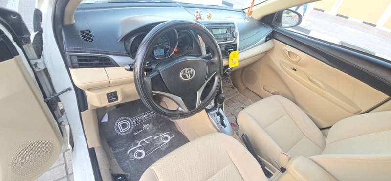 2015 Toyota Yaris Sedan thumbnail 4