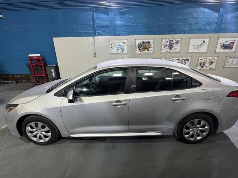 2022 Toyota Corolla thumbnail 3
