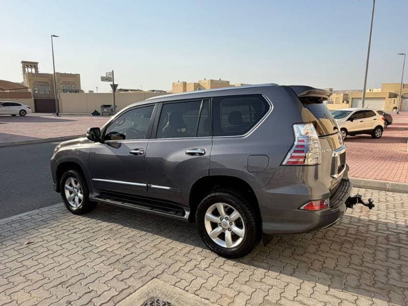 2017 Lexus GX 460 thumbnail 3