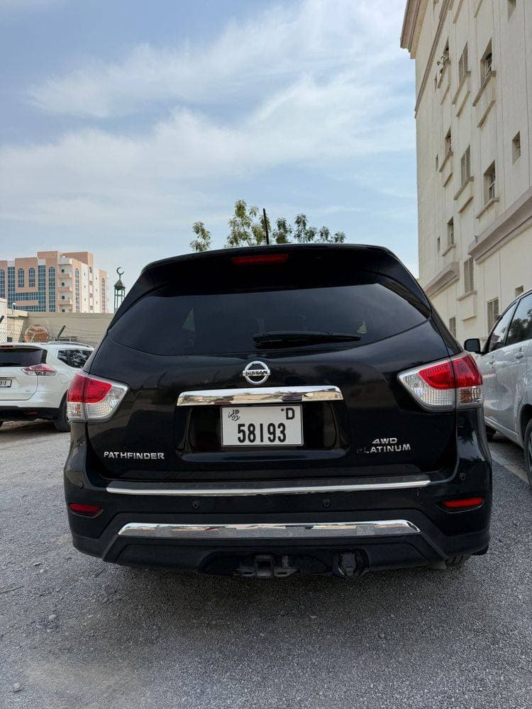 2015 Nissan Pathfinder thumbnail 3